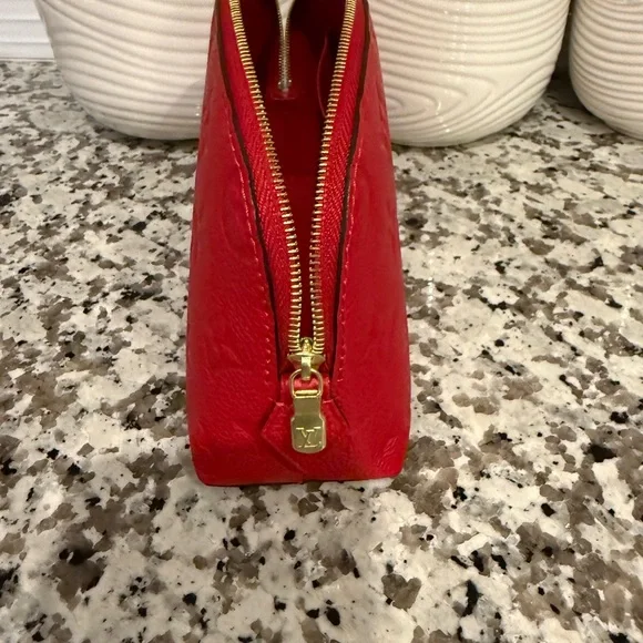 Luis Vuitton Red Designer Embossed Leather Pouch/ Cosmetic Pouch ❤️❤️ - Picture 5 of 7